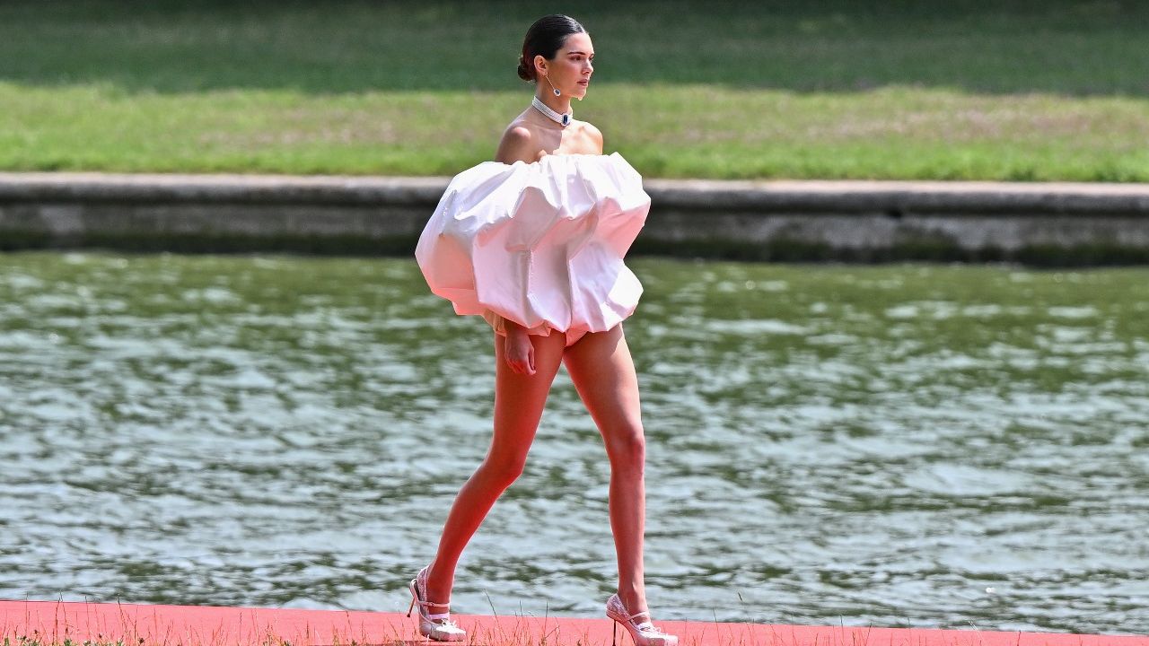 Kendall Jenner Just Shut Down the Sidewalk in the Summer's Hottest Outfit