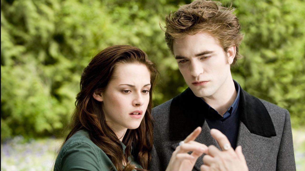 Robert Pattinson and Kristen Stewart in Twilight 