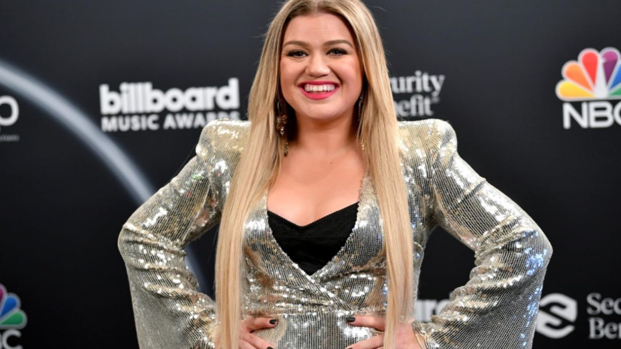 Where is Kelly Clarkson originally from? Exploring her early life