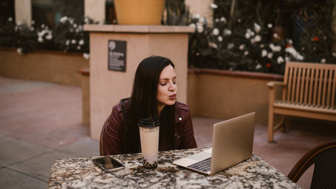 Do Trick Questions Work Well for Long-Distance Relationships?