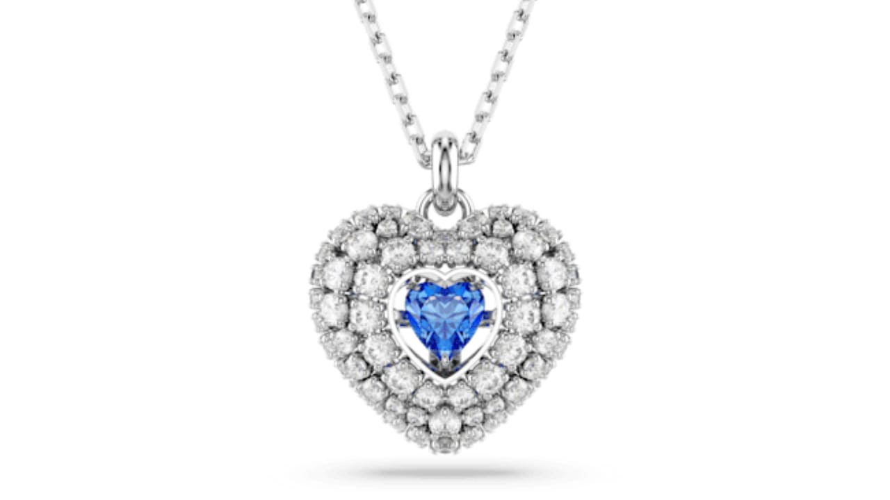 SWAROVSKI SPARKLING DANCE HEART NECKLACE, Women's Fashion, Jewelry &  Organisers, Necklaces on Carousell