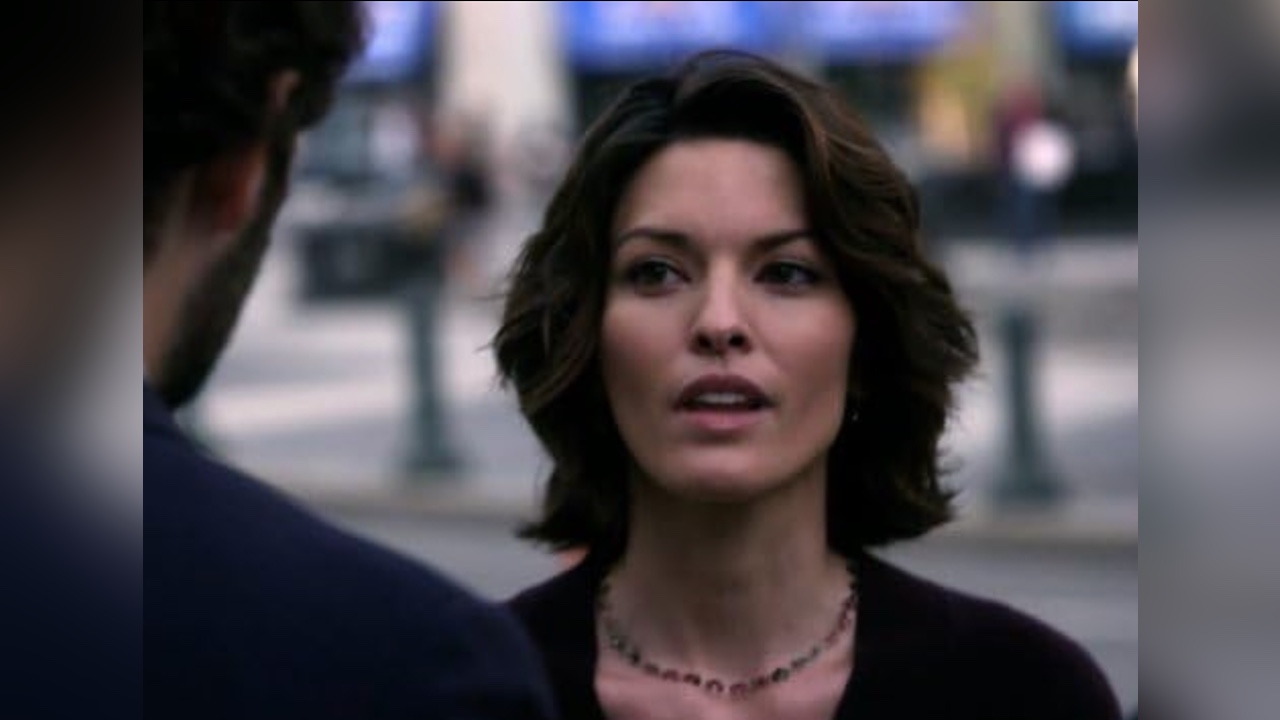 Alana de la Garza as Isobel Castille