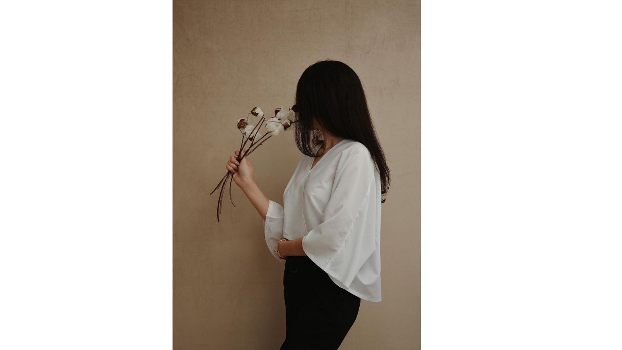 A White Blouse is a Must Fashion Tips for Girls