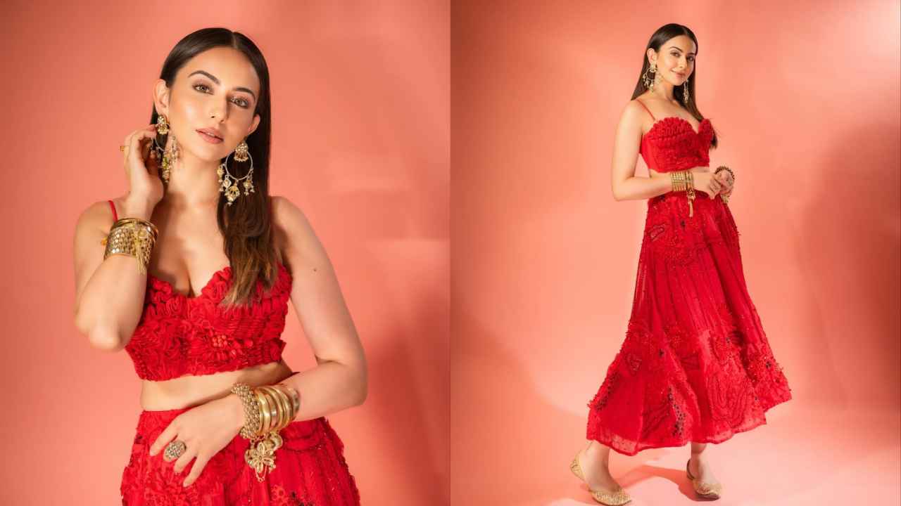 Pakistani/Indian red, gold, and tan bridal lehenga | Bride makeup, Bridal  jewelry, Bridal gold jewellery