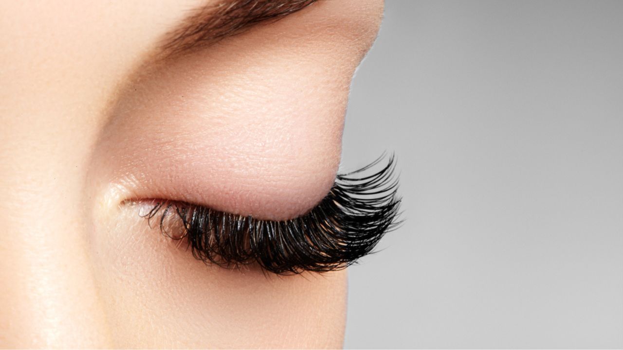 How to Make Your Eyelashes Grow: Lash Care Routine