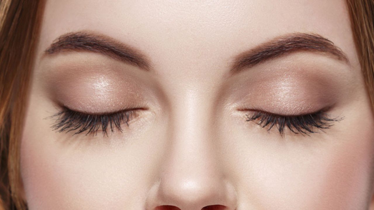 How Long Does It Take to Grow Out Your Eyelashes?