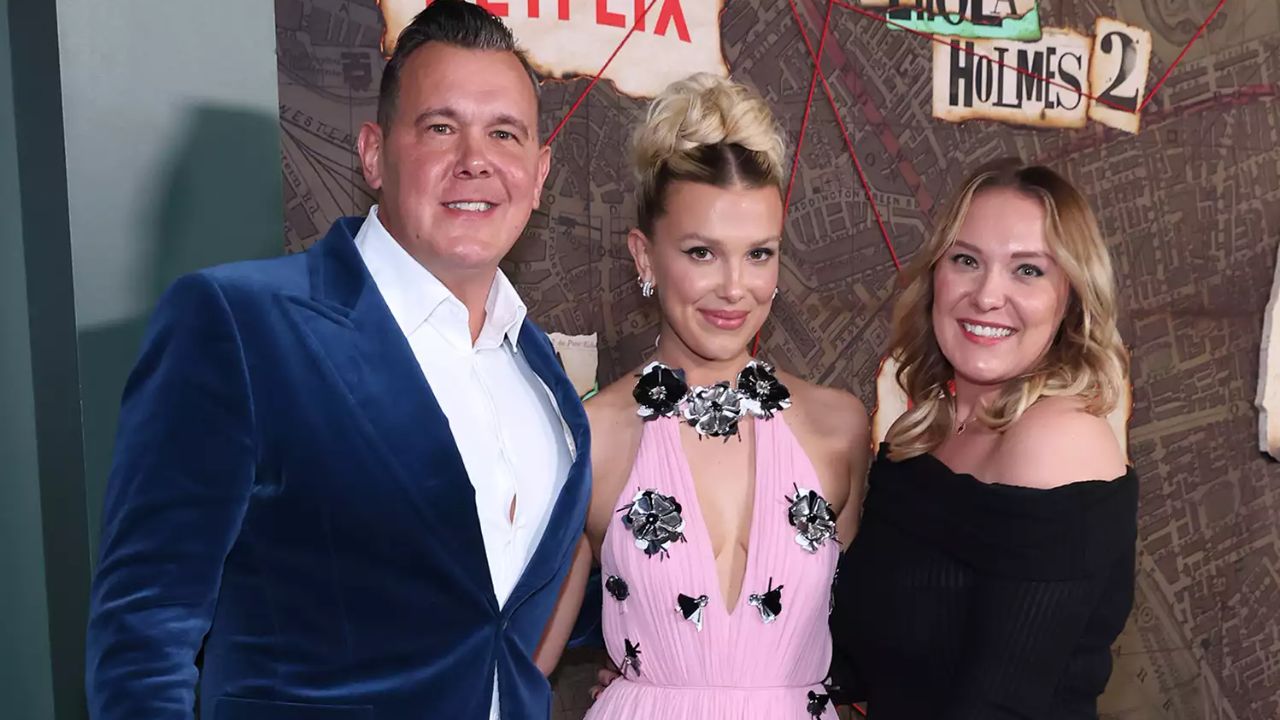 Millie Bobby Brown with father Robert Brown and sister Paige (Getty Images)