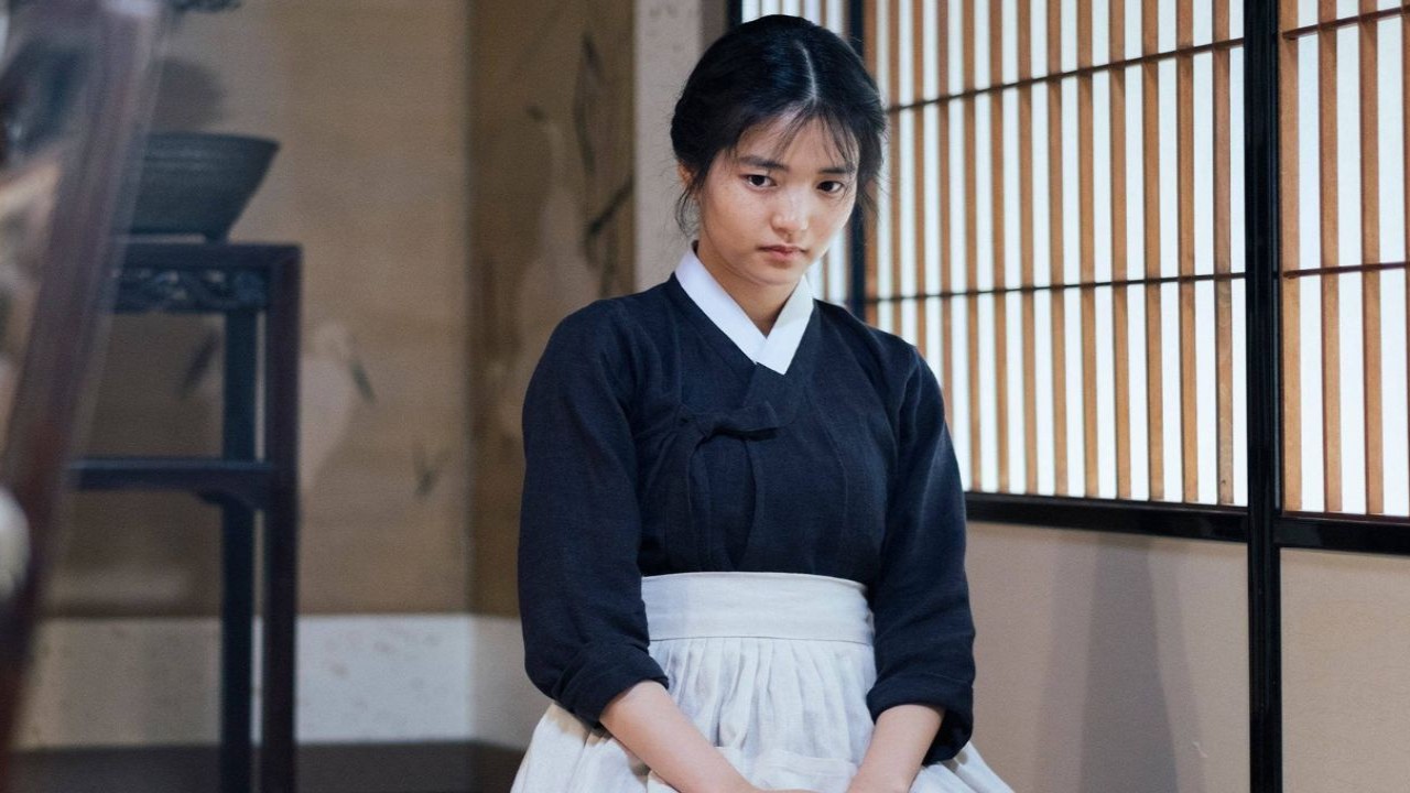 Celebrating Kim Tae Ri’s birthday: From con artist to savior, decoding her memorable role in Park Chan Wook’s The Handmaiden