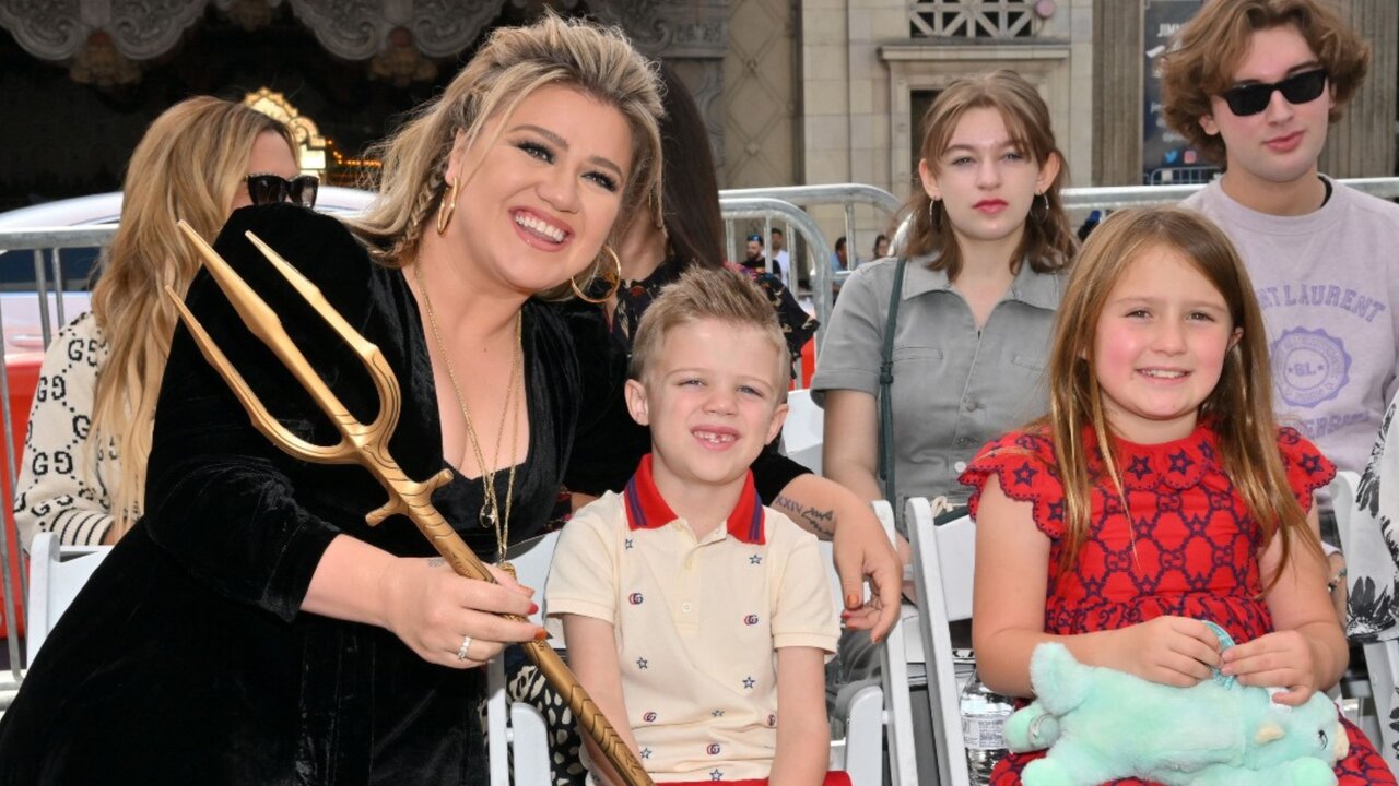 Kelly Clarkson with her kids (PC: Getty Images)