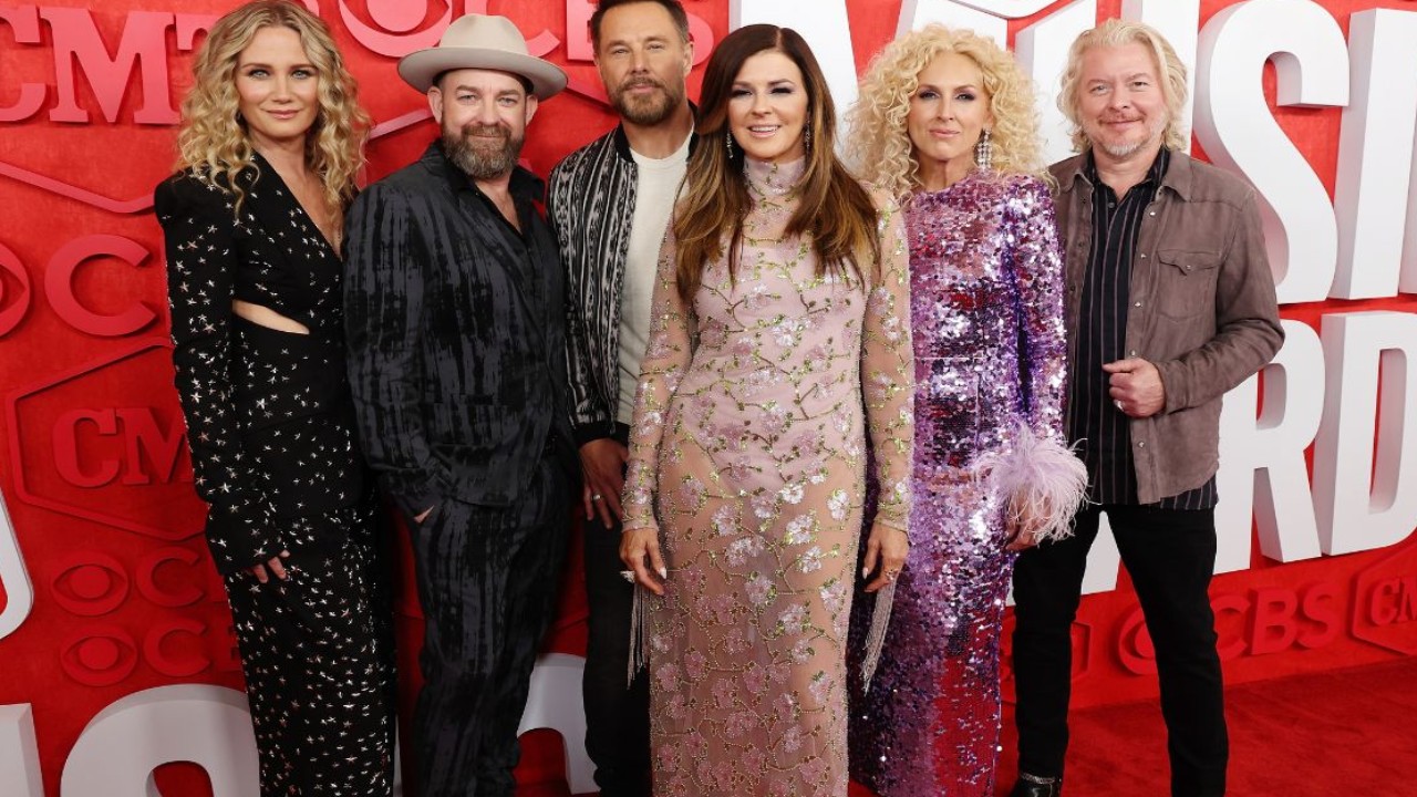 CMT Music Awards 2024 Little Big Town And Sugarland Come Together To