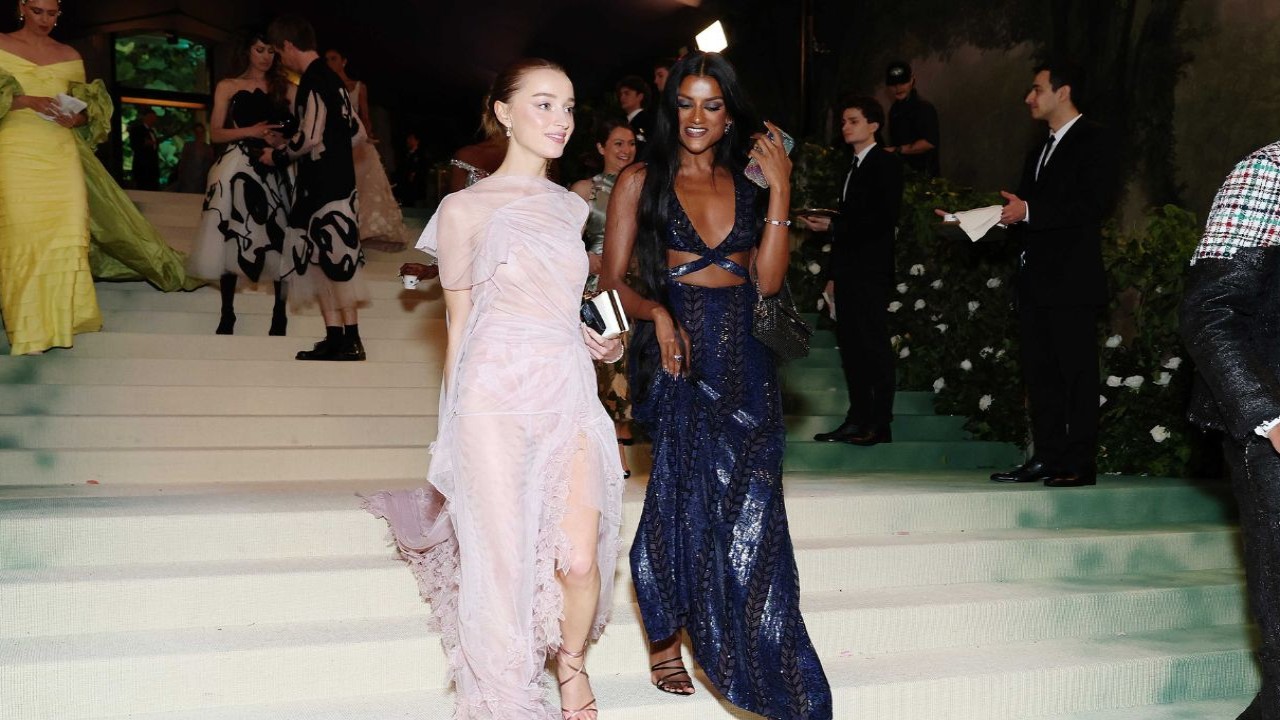 Phoebe Dynevor and Simone Ashley at 2024 Met Gala