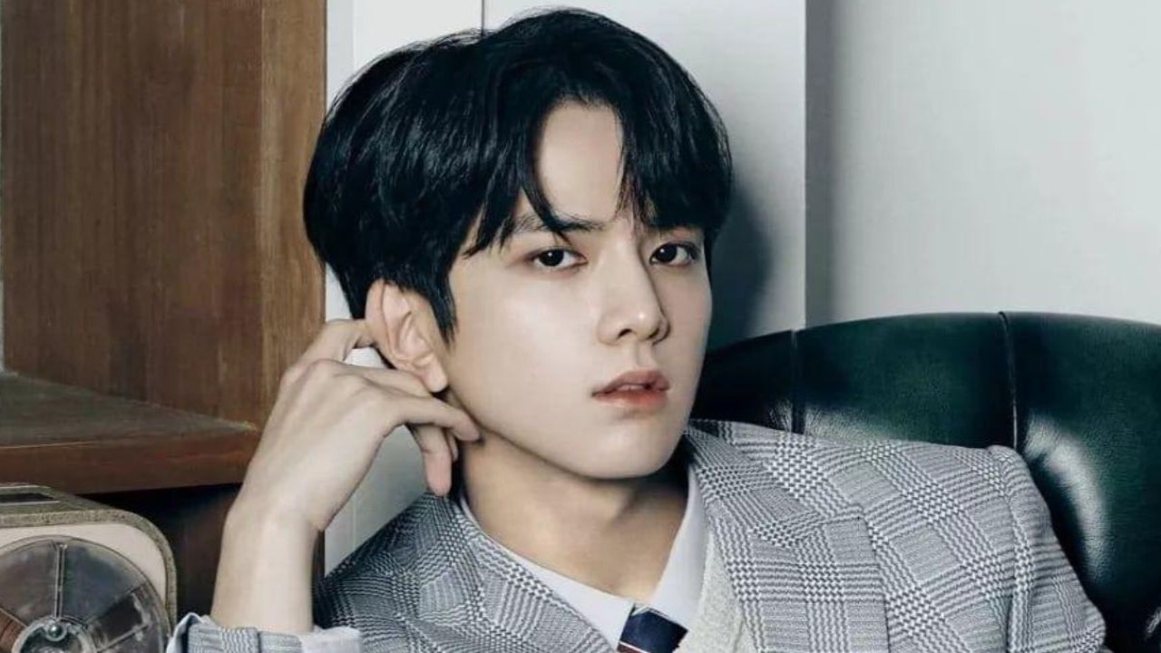 THE BOYZ Younghoon’s gesture of sending message to fans 