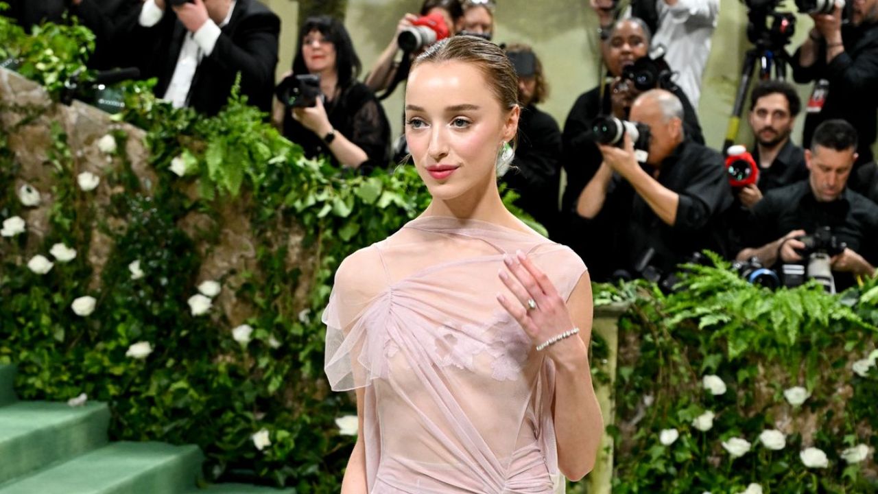 Phoebe Dynevor (PC: Getty Images)