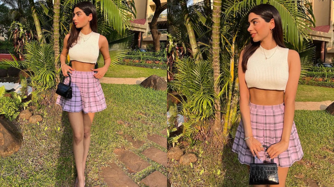 Khushi Kapoor in pink pleated skirt 