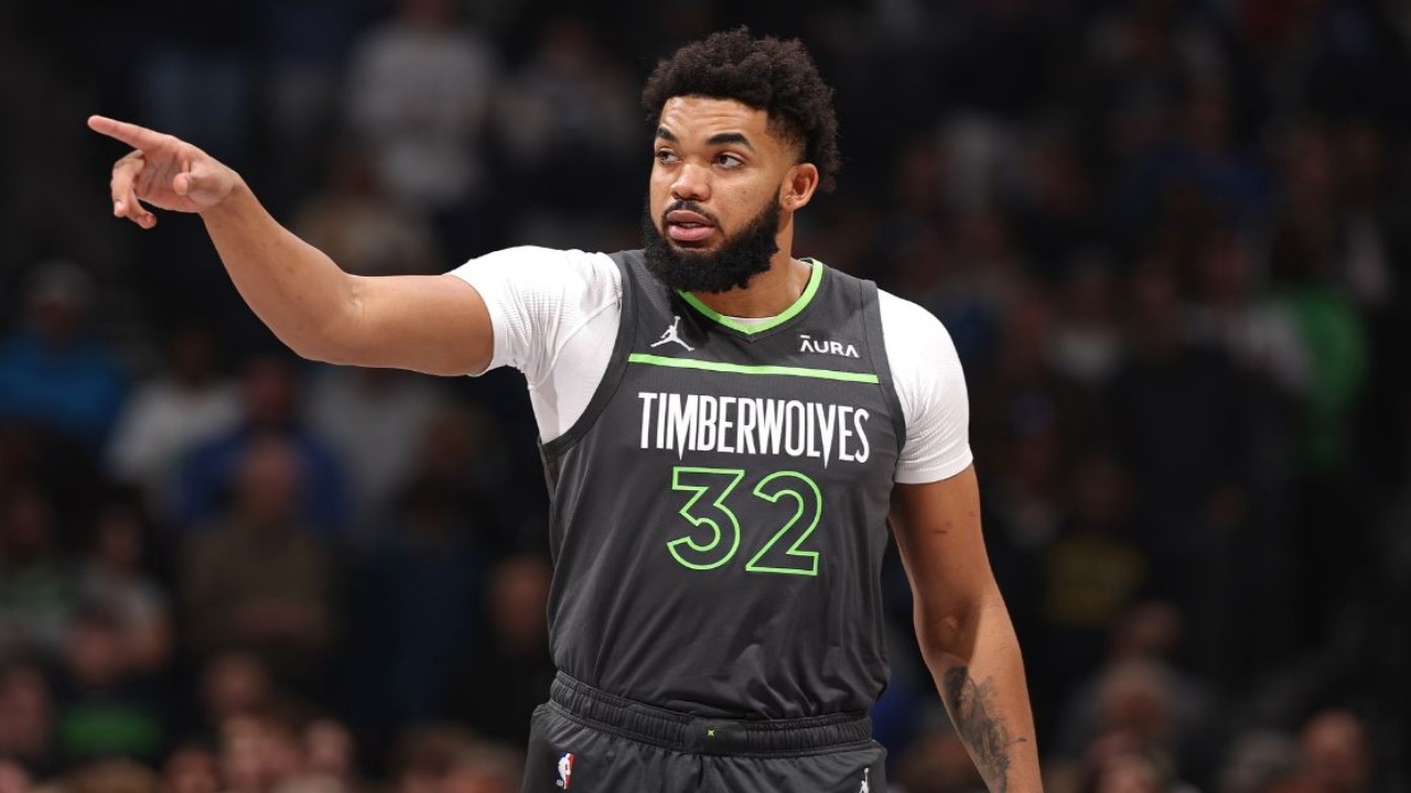 Are New York Knicks Engaged in Karl-Anthony Towns Trade Talks? NBA Insider Reveals