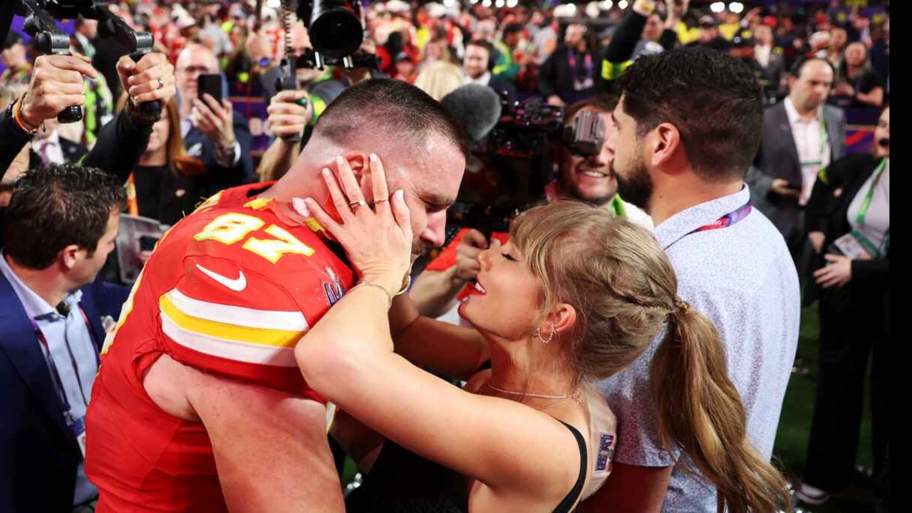 Travis Kelce and Taylor Swift (PC:Twitter)