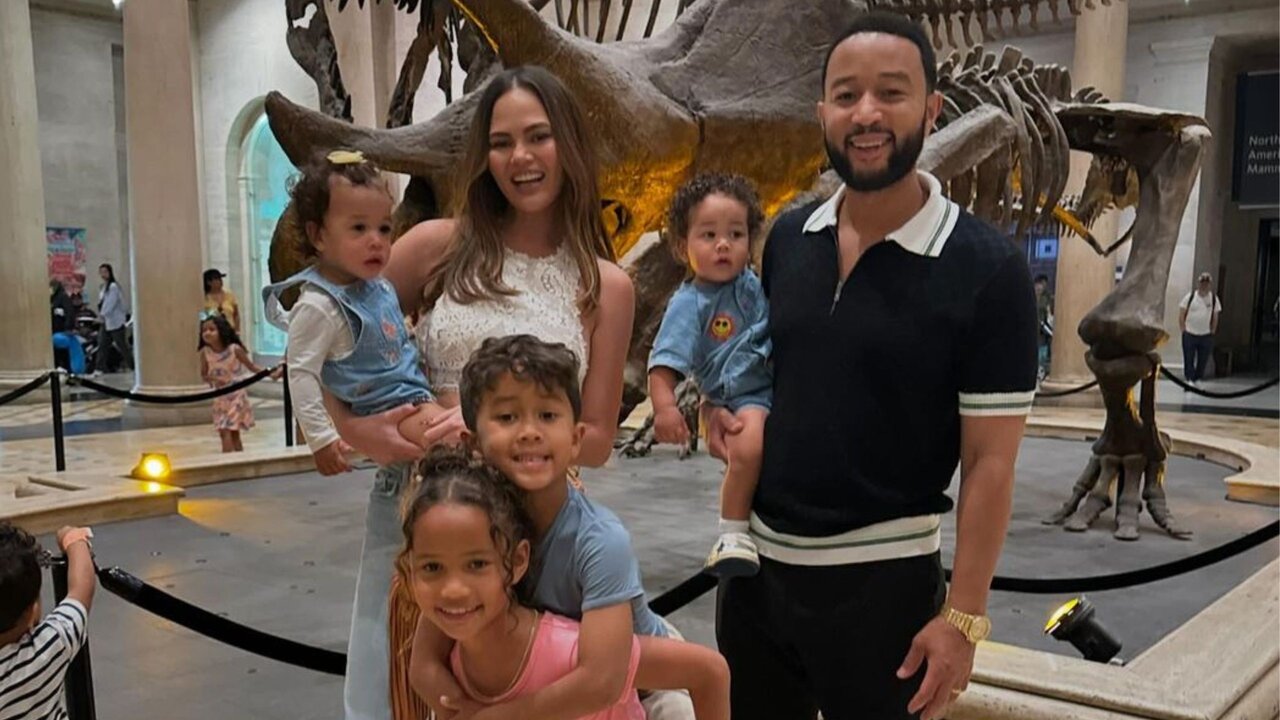 Chrissy Teigen and John Legend with their four kids (PC: Instagram/chrissyteigen)