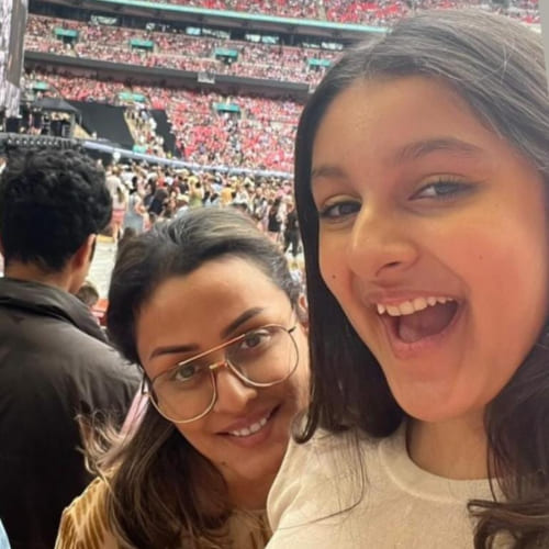 Namrata Shirodkar enjoying Taylor Swift’s concert