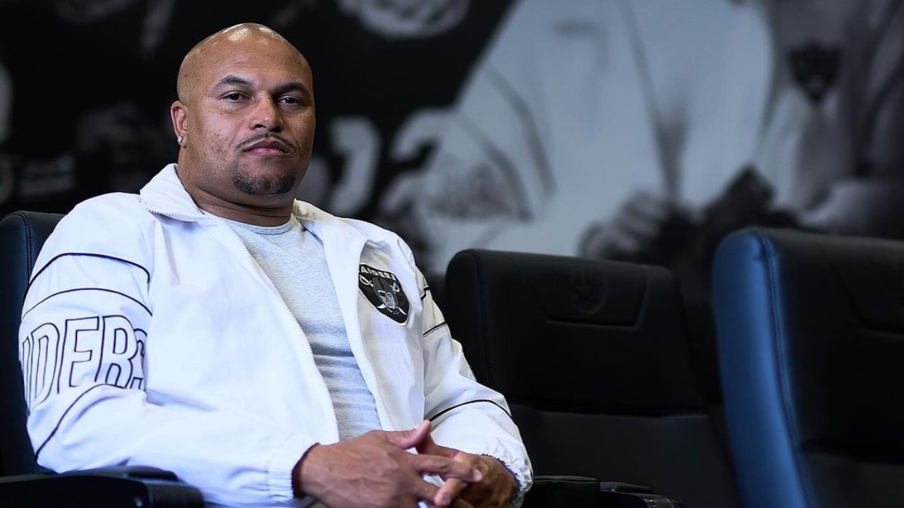 Antonio Pierce May Coach Las Vegas Raiders for Free After Wife Jocelyn Files for Bankruptcy Following USD 28 Million Loan