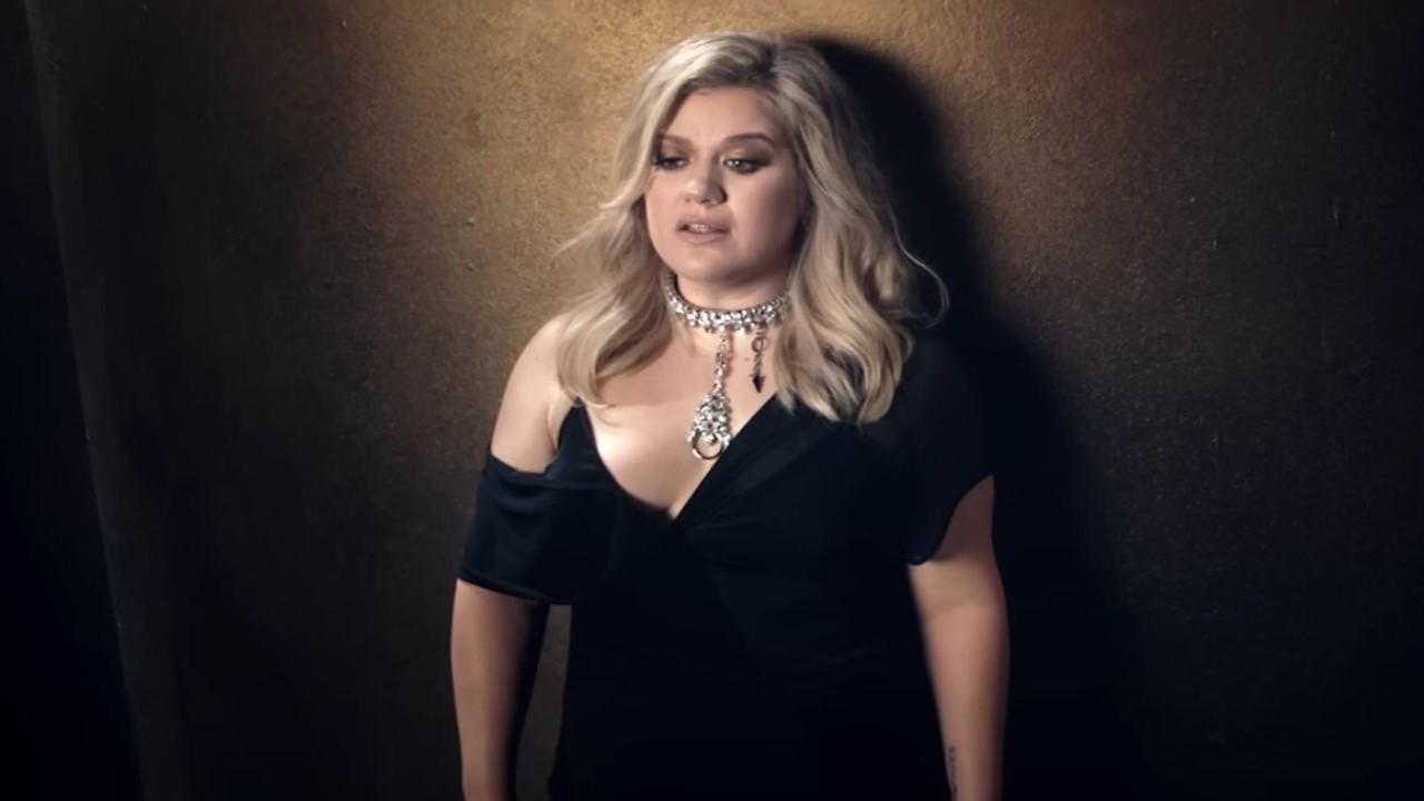Kelly Clarkson's Friends Open Up About Her Drastic Weight Loss