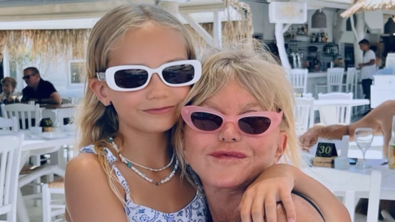 Check Out Goldie Hawn’s Adorable Vacay Picture With Lookalike Granddaughter 