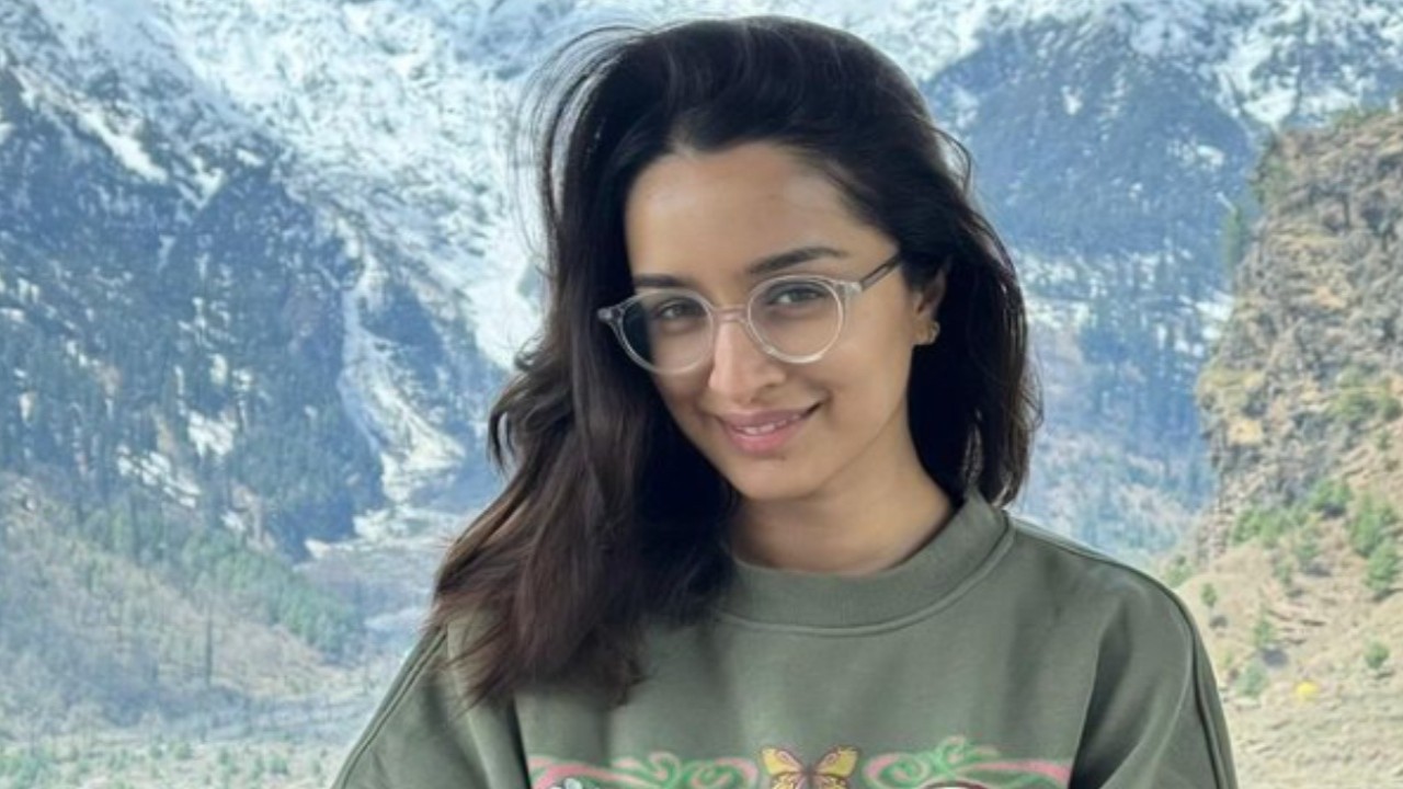 Shraddha Kapoor breaks walnuts with phone in viral VIDEO; netizens can't keep calm