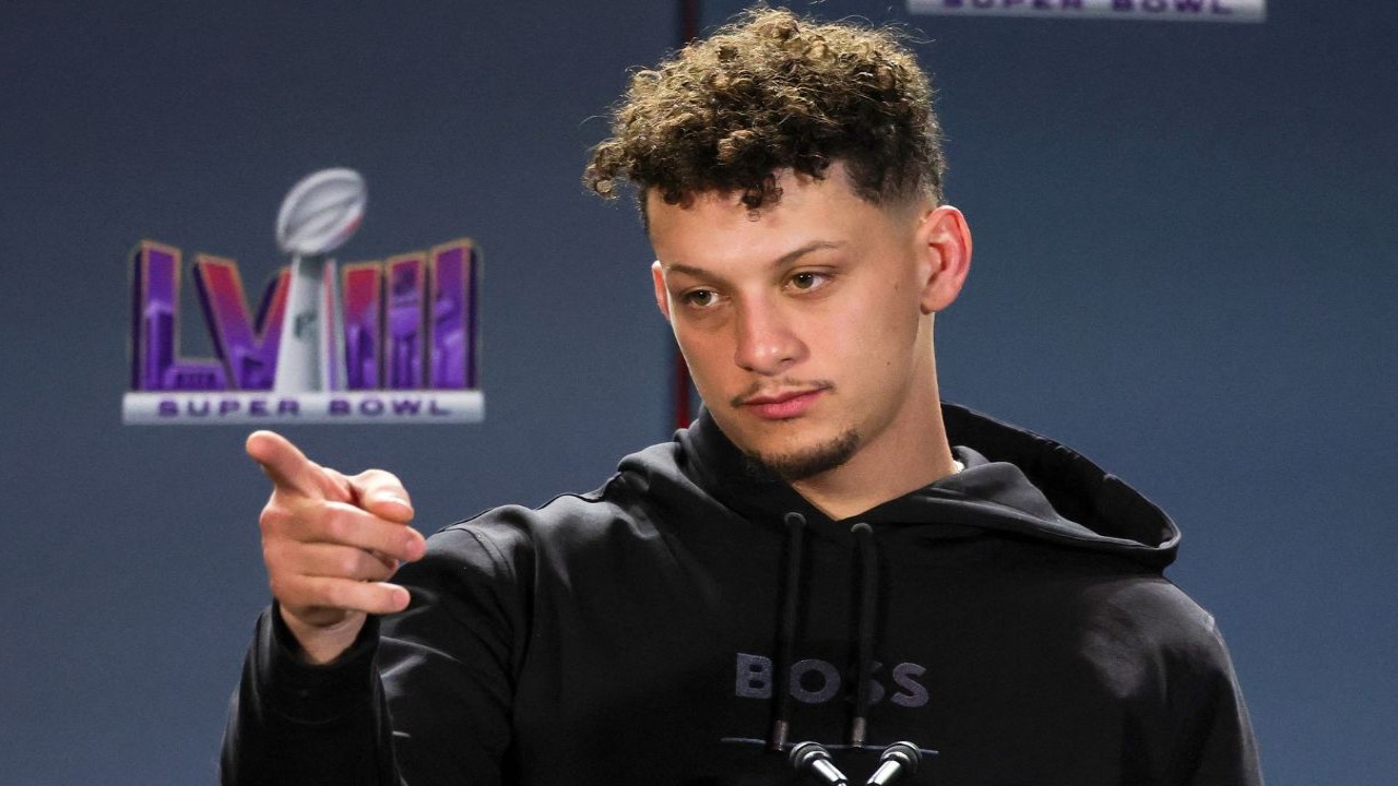 Watch: Raiders Make Fun of Patrick Mahomes With Kermit Puppet Resembling Chiefs' Star During Practice Session