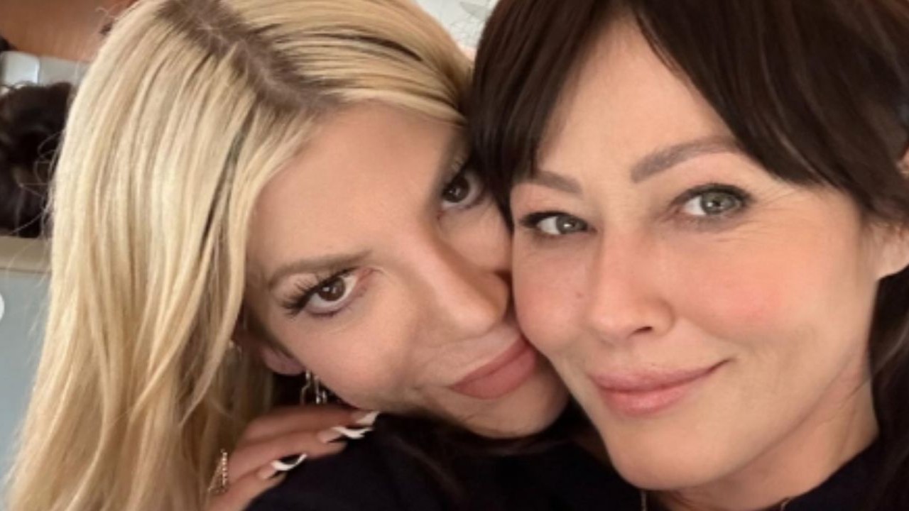 Tori Spelling Reveals Why She Is Grateful For Her Last Interaction With Shannen Doherty In Her Podcast 90210MG
