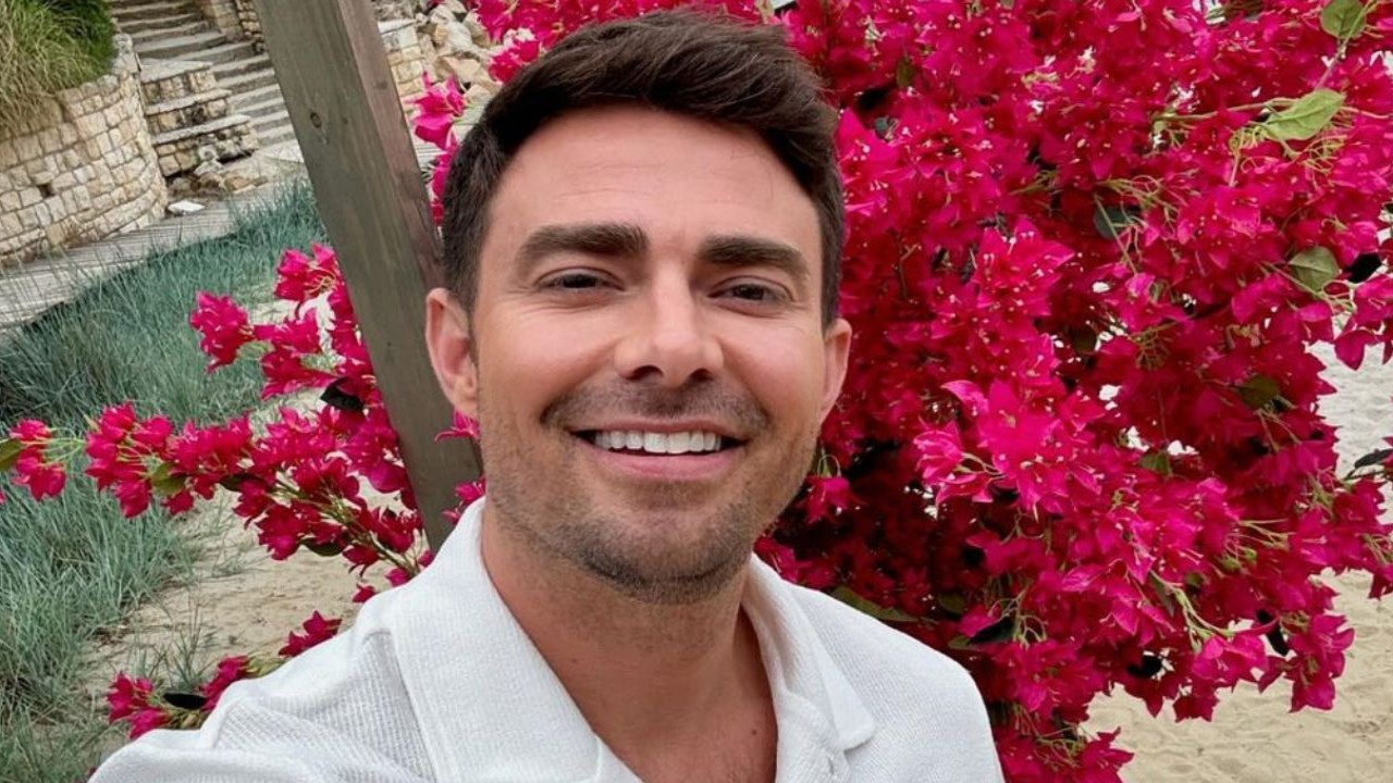 Jonathan Bennett Reveals How Tina Fey’s Advice To Him Came True Years Later 