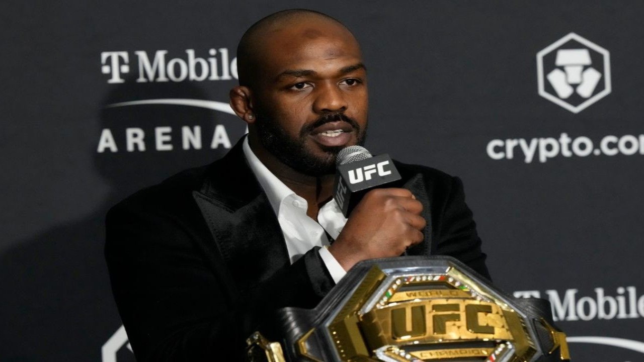 When Jon Jones Warmed up by Chasing Robber For His First UFC Title Fight