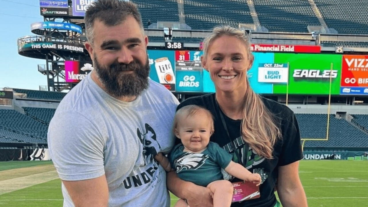 Jason Kelce And His Wife Kylie Kelce (PC:Twitter)