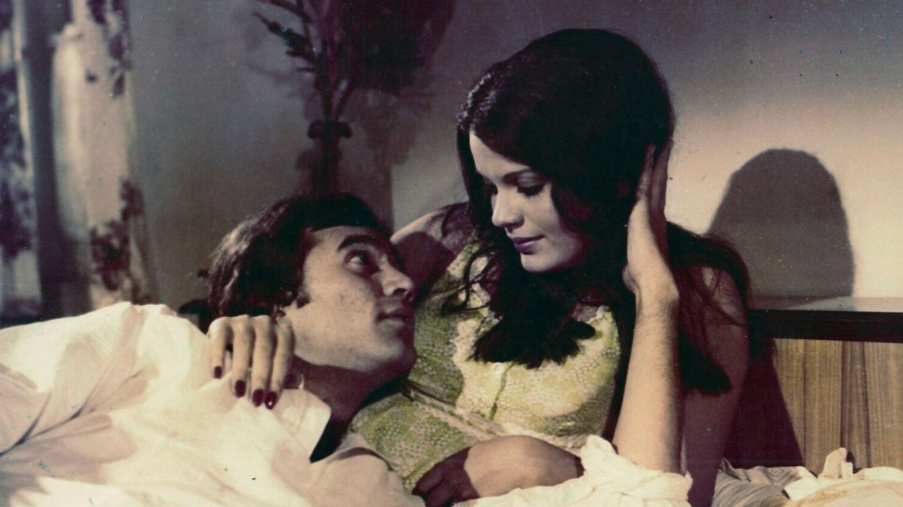 Zeenat Aman recalls how she would get intimidated by ‘superstar’ Rajesh Khanna (Twitter/@BombayBasanti)