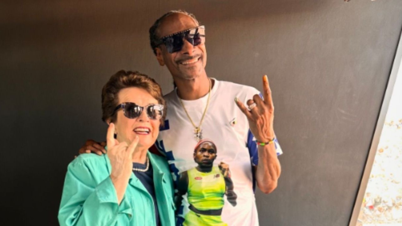 Billie Jean King shares selfie with Snoop Dogg