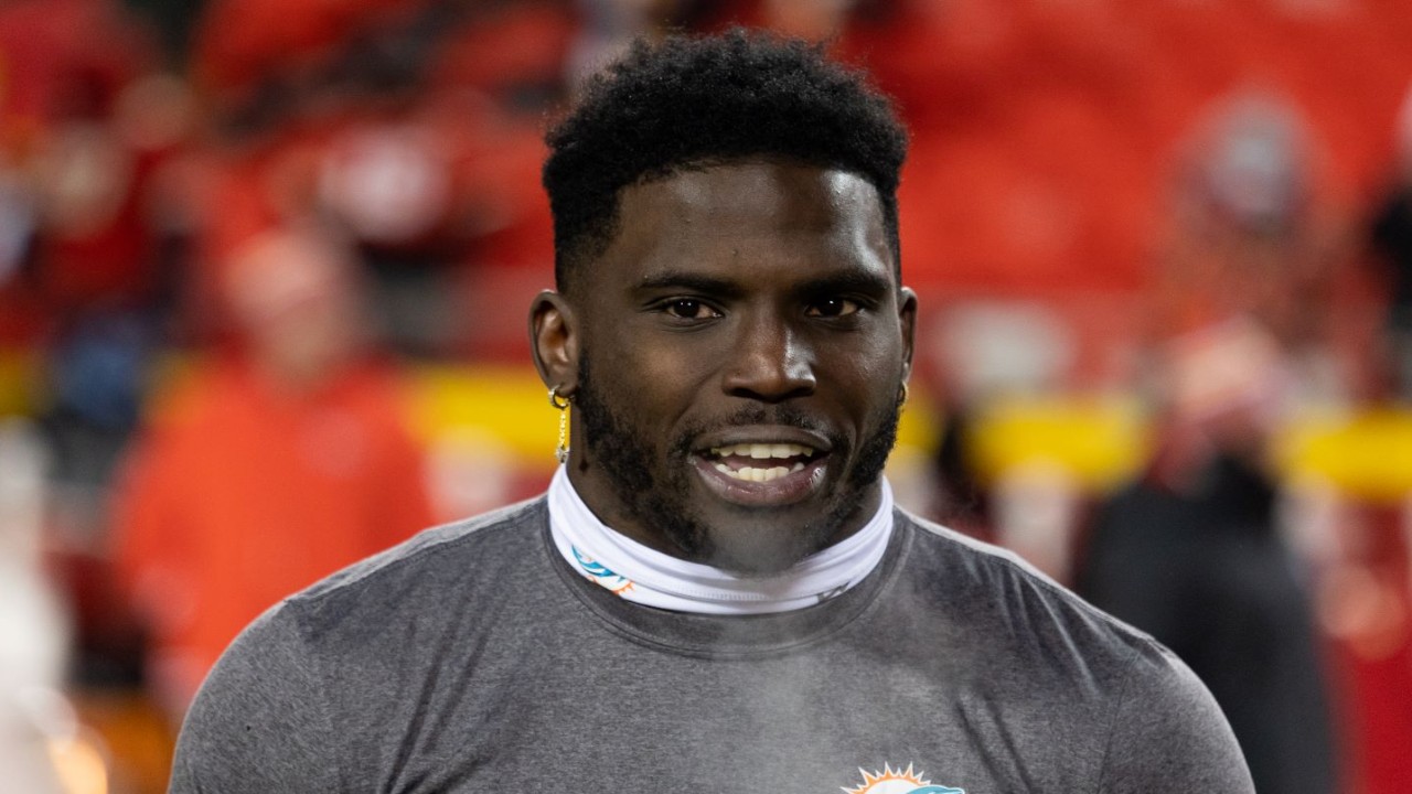 WATCH: Tyreek Hill Shows Off Basketball Skills As Dolphins Star Tries Out for Harlem Globetrotters