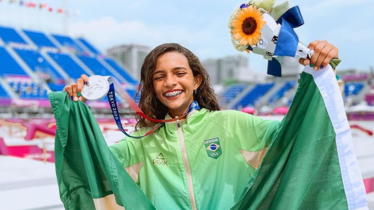 Brazilian Skateboarder Rayssa Leal Skates Through Paris Streets as Scheduled Bus Fails to Pick Her Up for Olympic Village