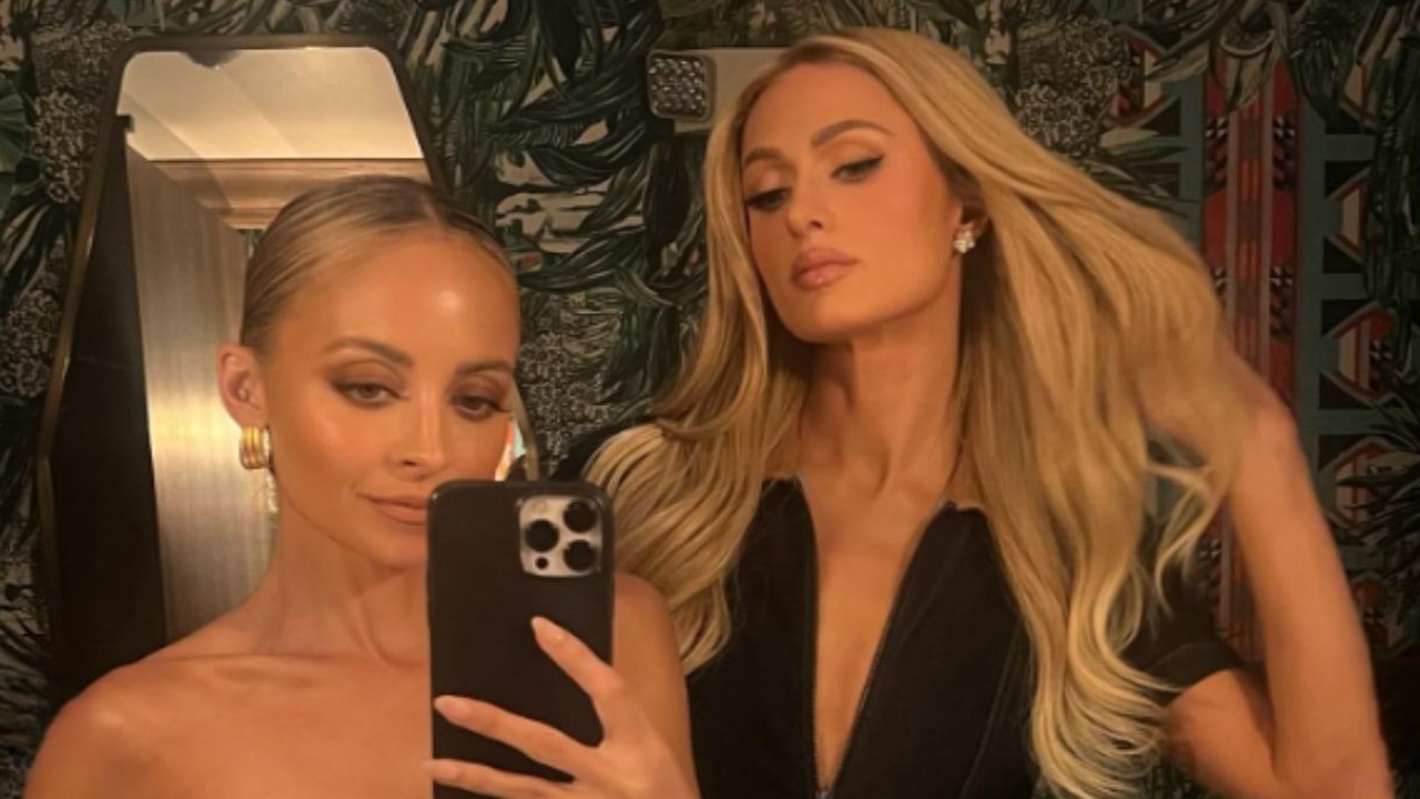 Paris Hilton and Nicole Richie share selfie