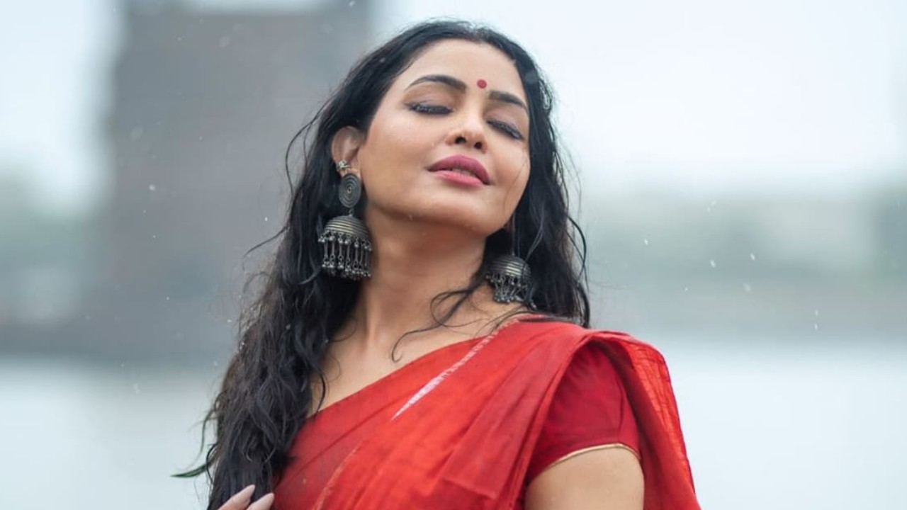 PICS: Bhabi Ji Ghar Par Hai fame Shubhangi Atre embraces monsoon magic in stunning saree look