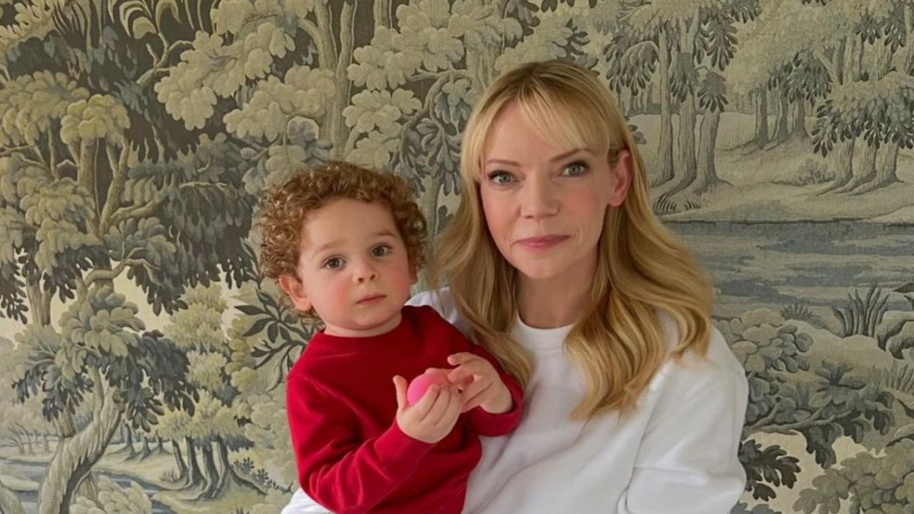 'It Was Just Insta-Family': Riki Lindhome Opens Up About Her Marriage With Fred Armisen and Their Baby