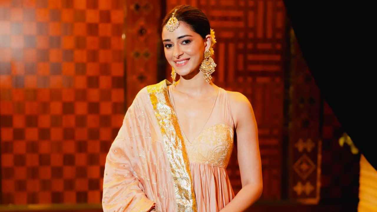 Janhvi Kapoor’s Manish Malhotra saree and Ananya Panday’s anarkali prove they got the memo right (PC: Viral Bhayani, Varinder Chawla)