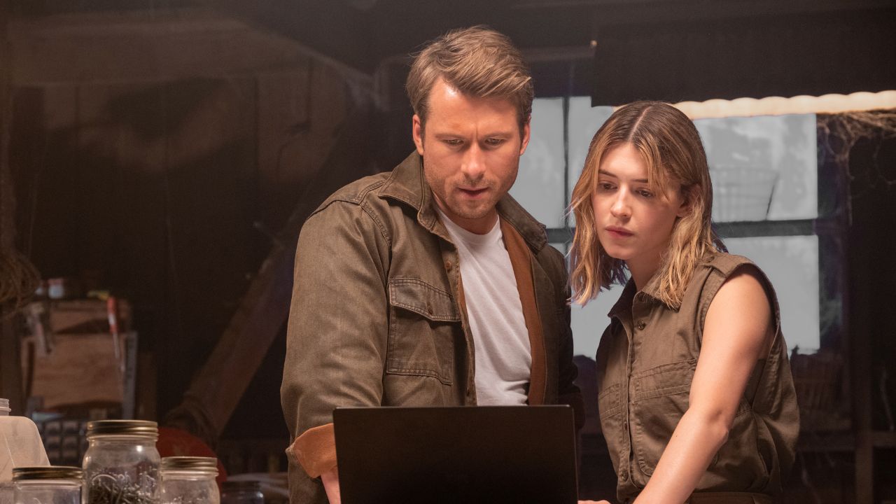 Glen Powell and Daisy Edgar-Jones in Twister (Warner Bros. Pictures)