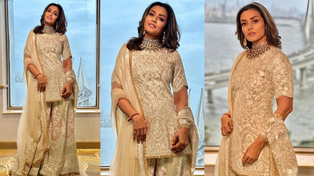 Namrata Shirodkar in Manish Malhotra (instagram)