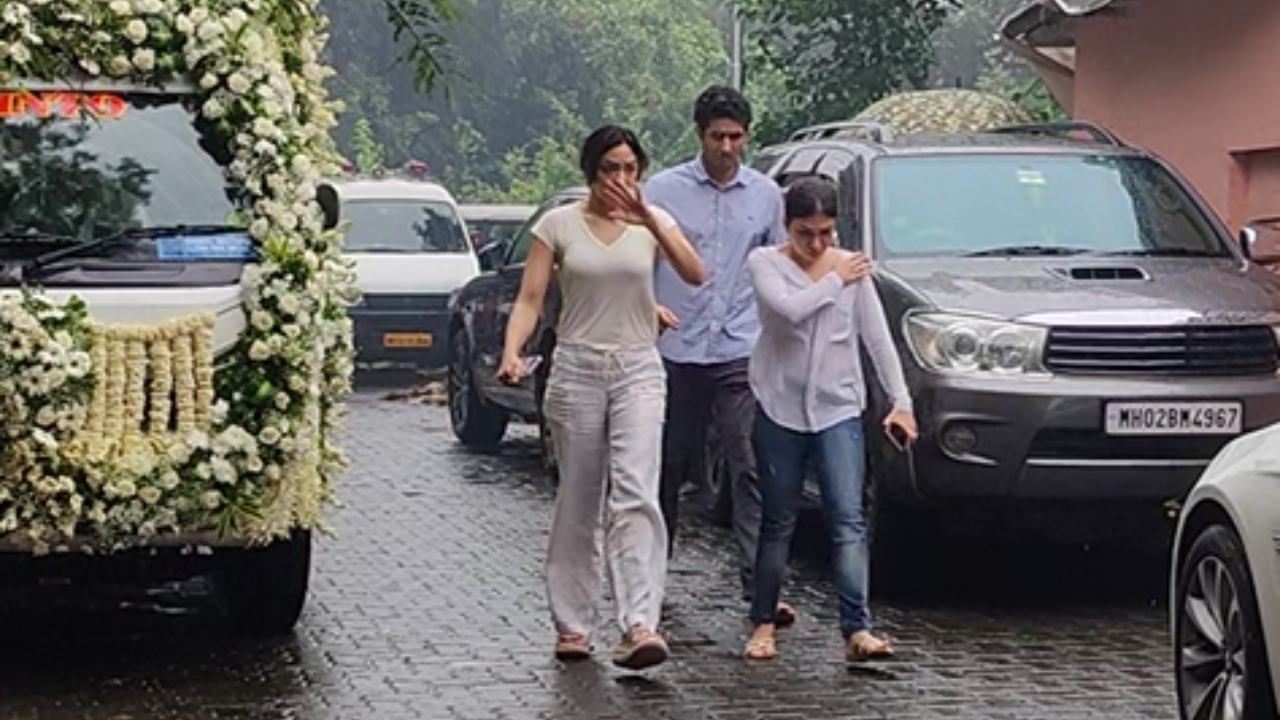 Tishaa Kumar Funeral: Bhushan Kumar, Krishan Kumar, Divya Khossla Kumar, Riteish Deshmukh, Jaaved Jaaferi and more arrive to pay last respects