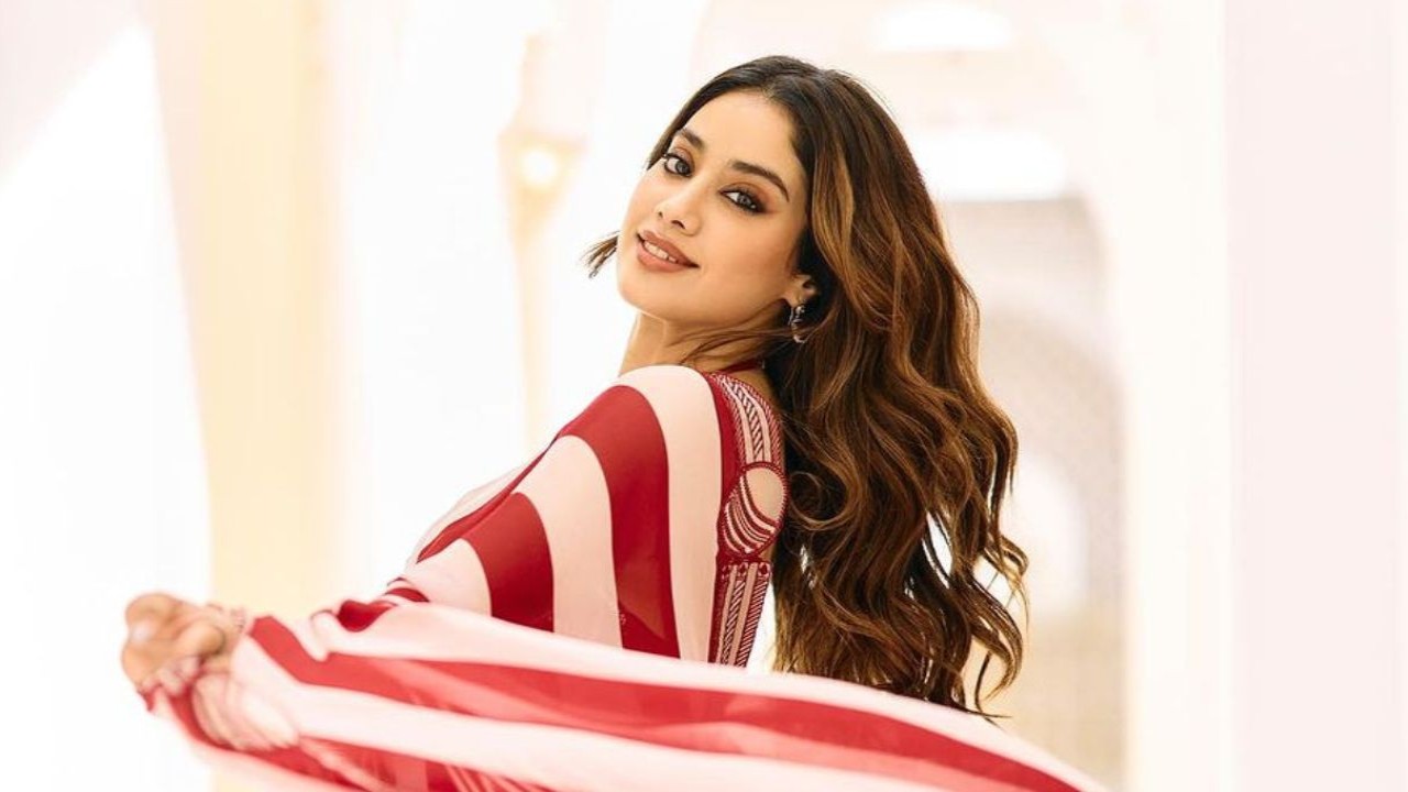 Janhvi has THIS to say about Internet gasping over her viral ‘Gandhi-Ambedkar debate’ clip (Instagram/@janhvikapoor)