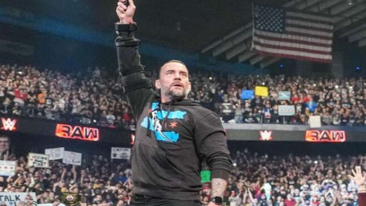 CM Punk Has Wrestling Fans Buzzing After Posing With AEW Stars In Recent Pic