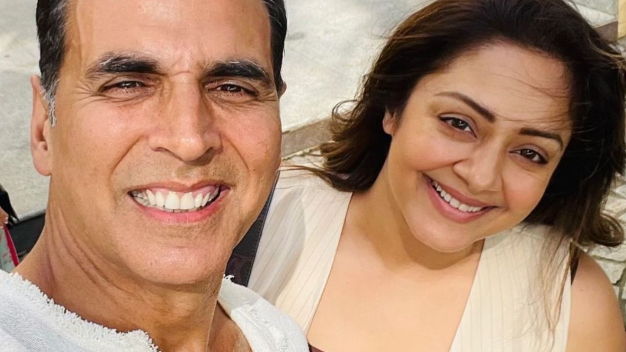 Jyotika shares UNSEEN PIC with Akshay Kumar