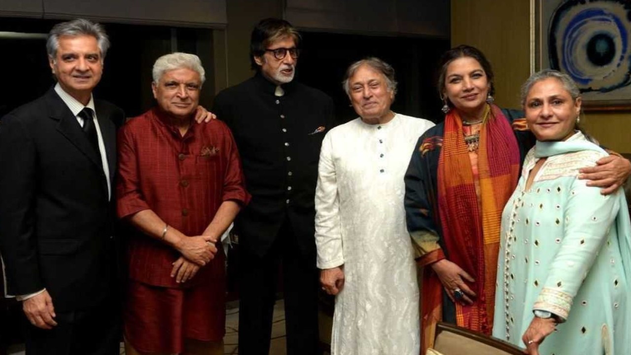 Amitabh Bachchan-Jaya Bachchan pose with Shabana Azmi-Javed Akhtar in throwback PIC; fans say 'Combined talent of acting, writing and music'