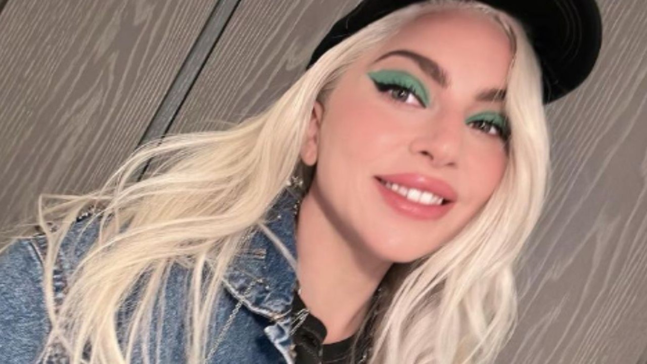 Lady Gaga Sings A Star Is Born Track From Her Car With Fans Outside Paris Hotel In Heartwarming Video; WATCH