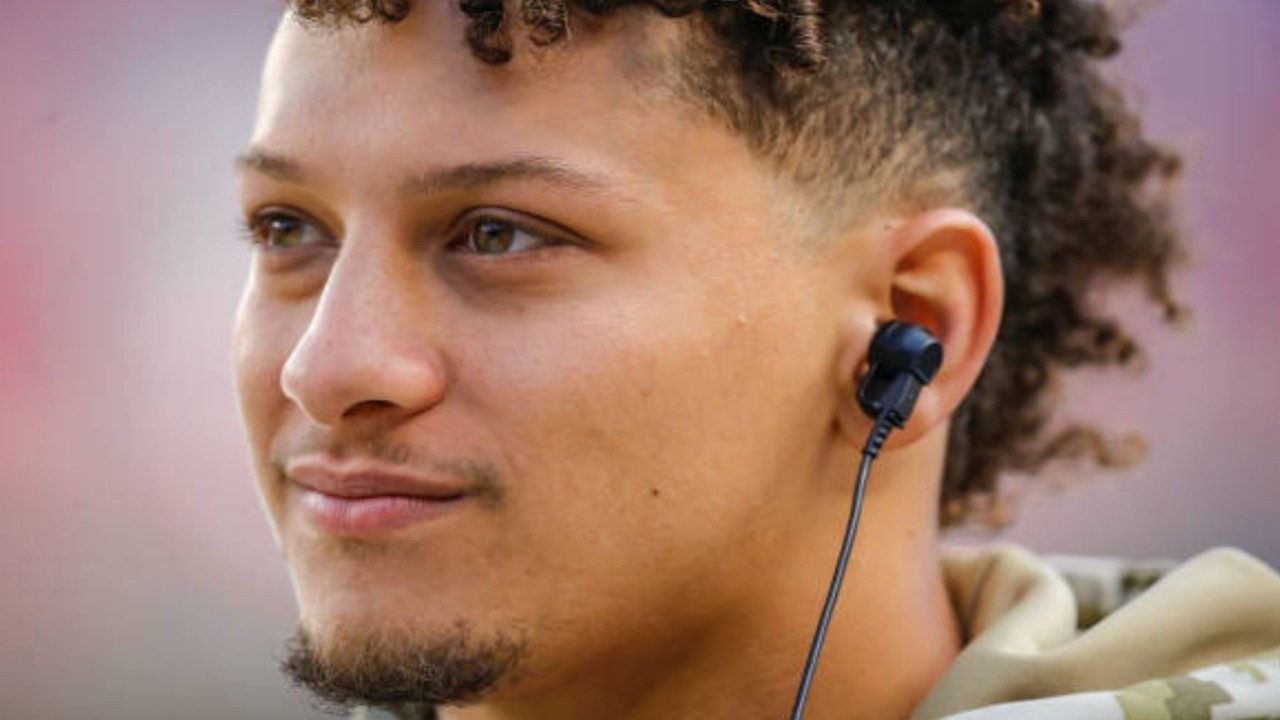 Patrick Mahomes Proves EA College Football and Olympics Craze Is Real as He Carries TV to Chiefs’ Training Camp 