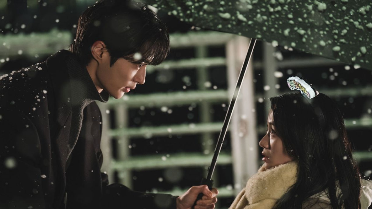 Byeon Woo Seok and Kim Hye Yoon in Lovely Runner; Image Courtesy: tvN