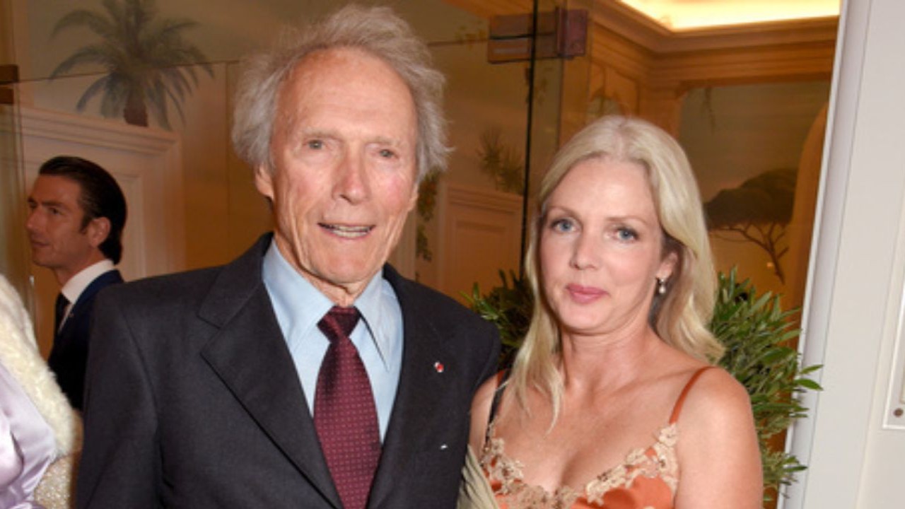 Clint Eastwood and Christina Sandera (CC: Getty Images)